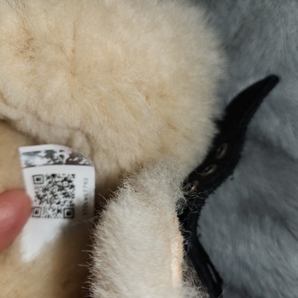 UGG Size 7 Short Dylan Boots - Picture 6 of 7